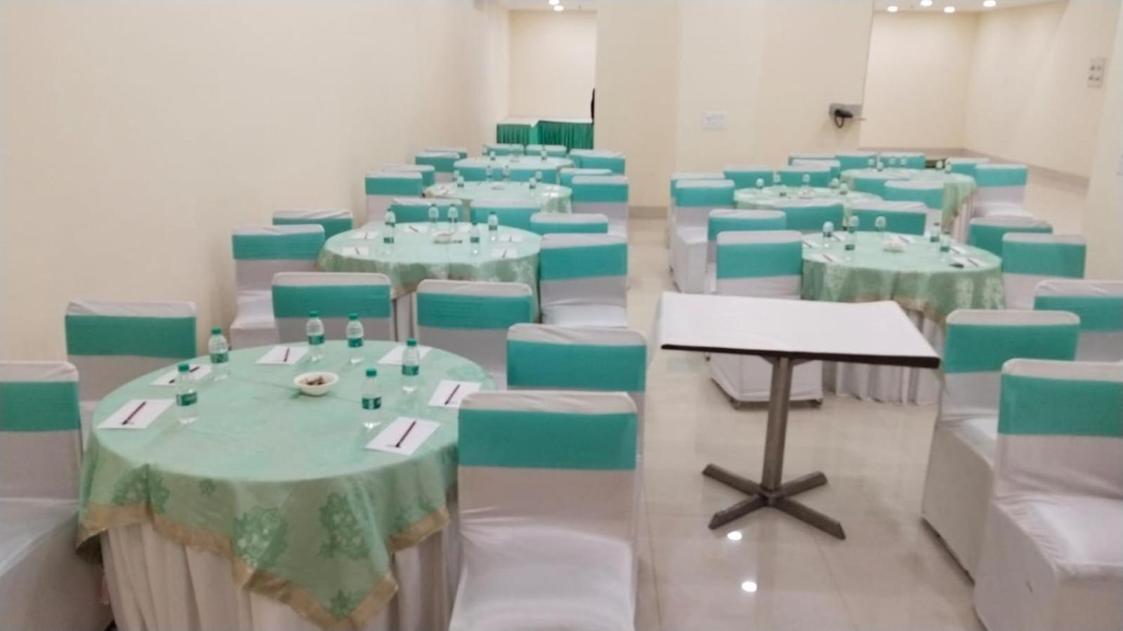 Shourya Hotel And Banquet โนอิดา ภายนอก รูปภาพ