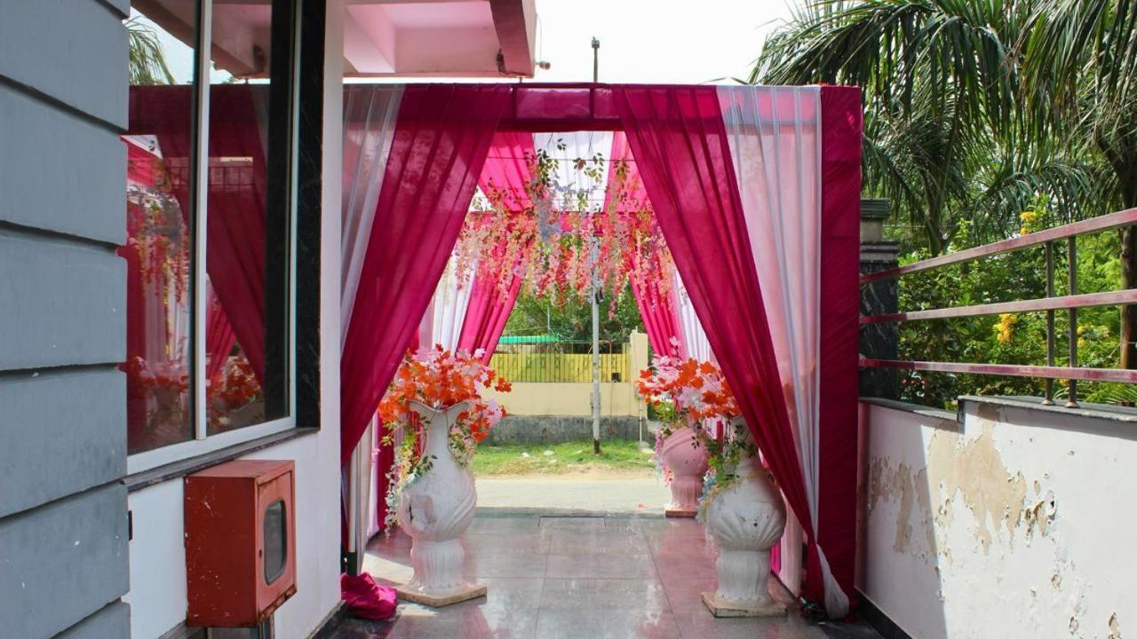 Shourya Hotel And Banquet โนอิดา ภายนอก รูปภาพ